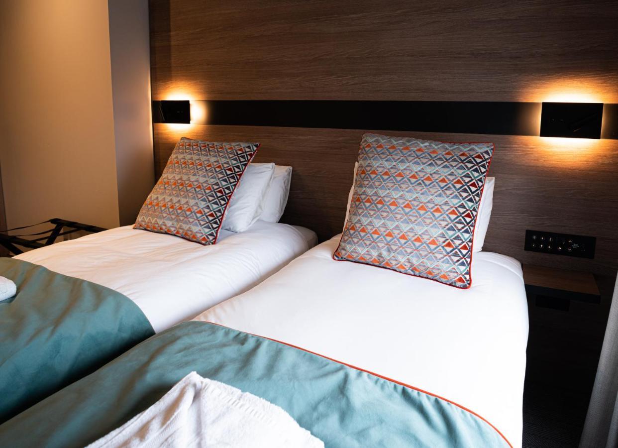 Quarto com Cama de Casal ou 2 de Solteiro