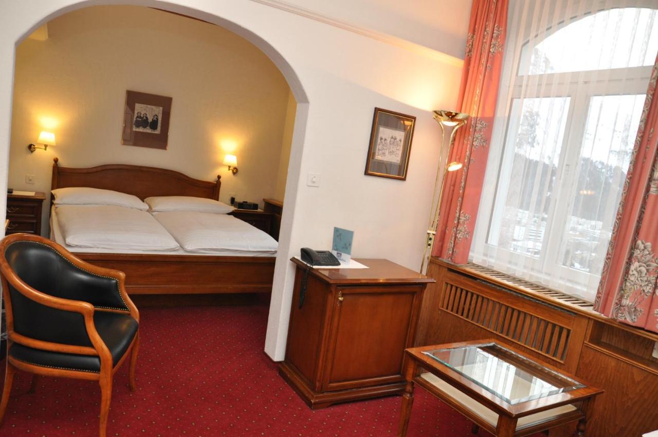 Dreibettzimmer mit Bergblick