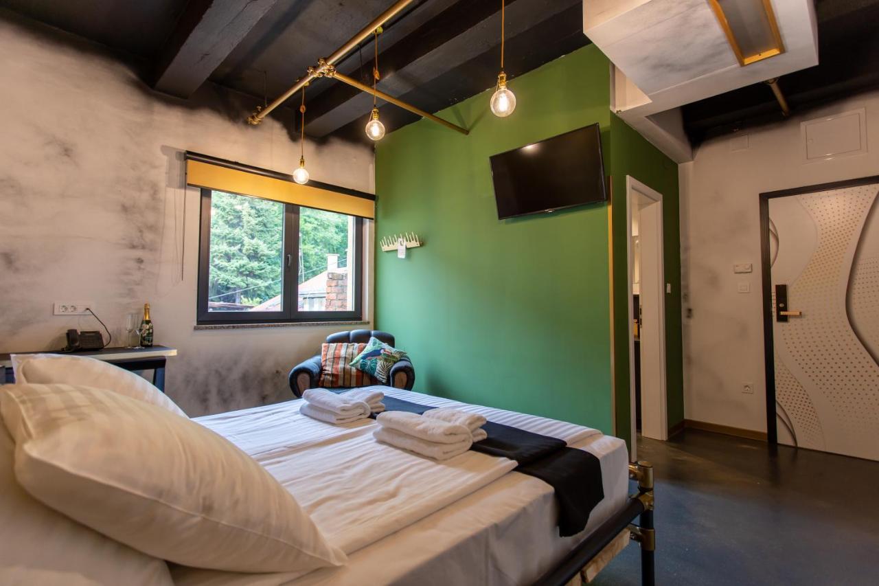 Deluxe Double or Twin Room with City View