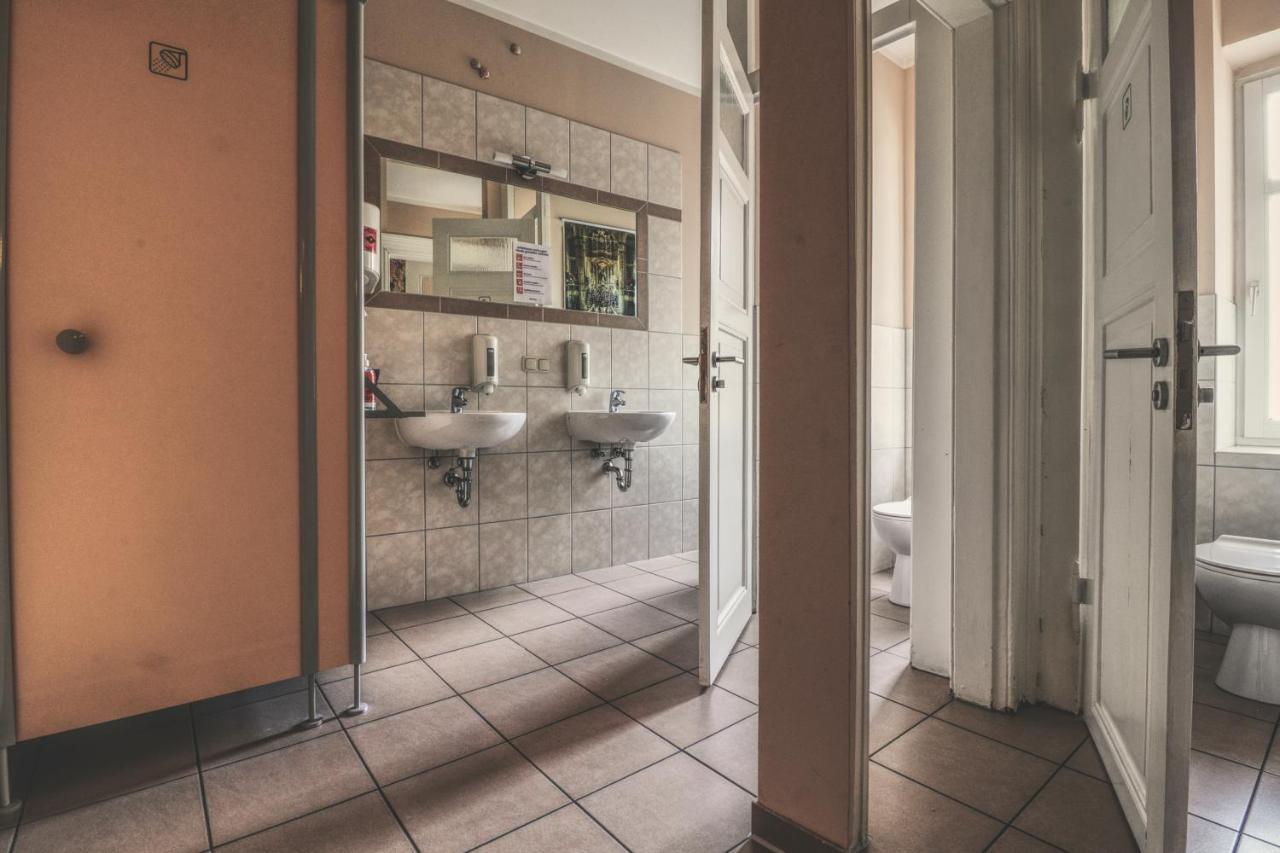 Dreibettzimmer mit Gemeinschaftsbad