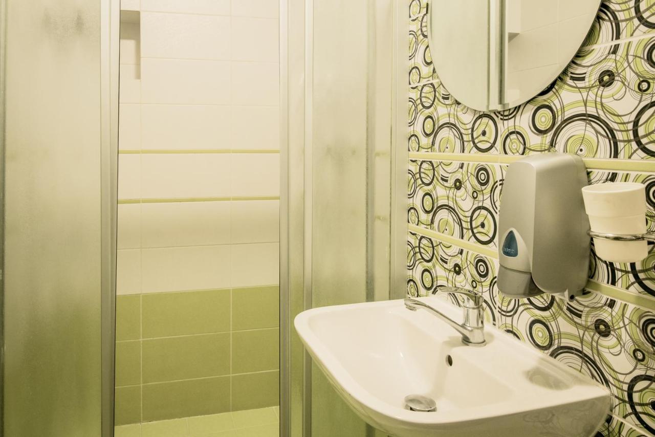 Chambre Triple avec Salle de Bains Commune