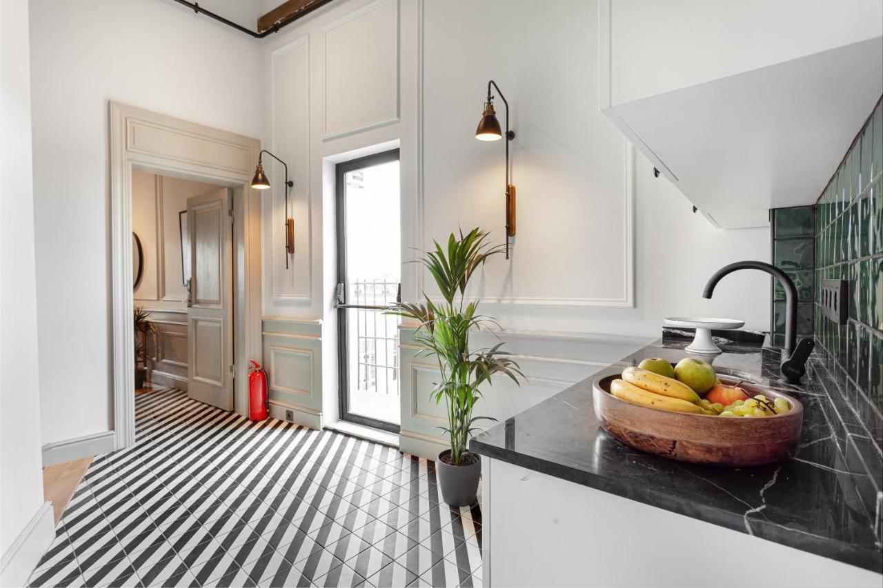 Suite mit Kingsize-Bett und Balkon