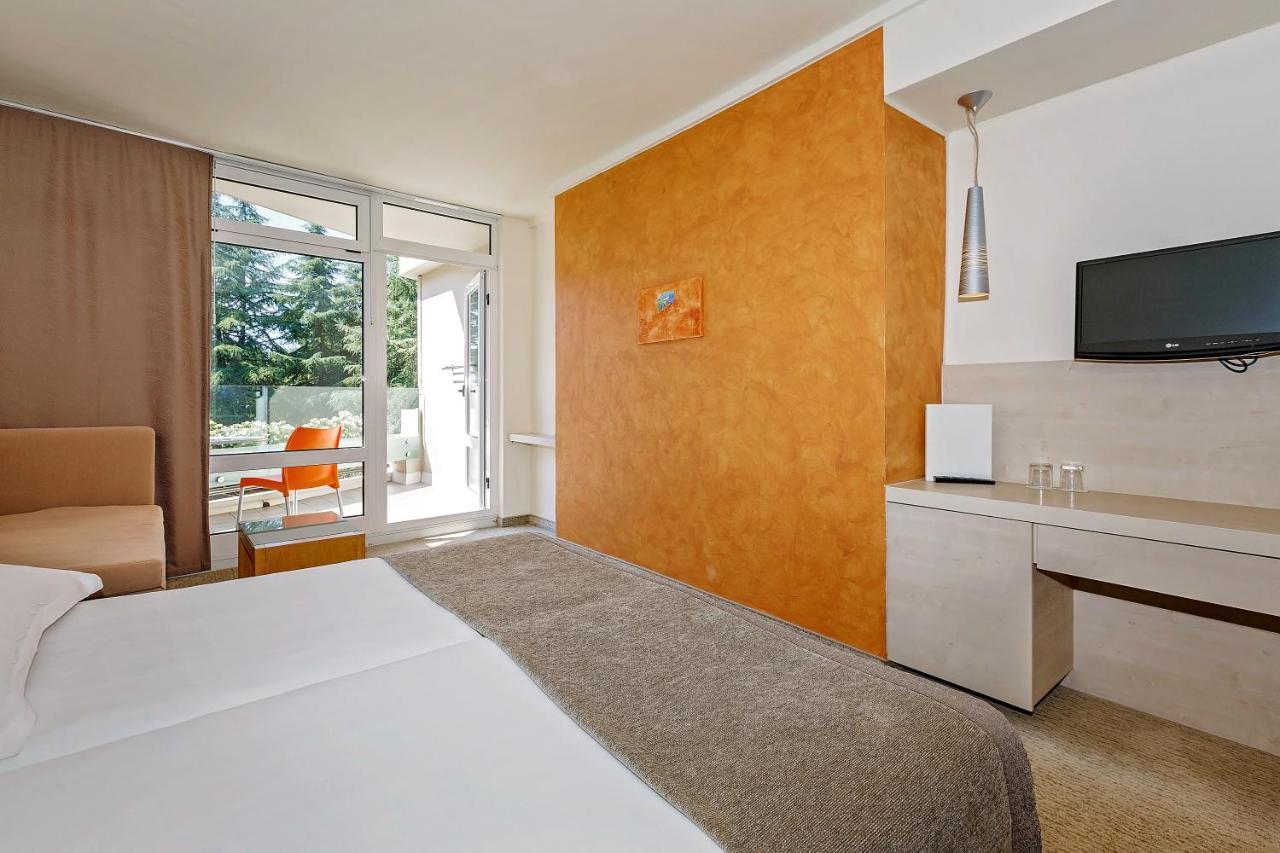 Camera Classic con Balcone e Divano-Letto - Lato Parco