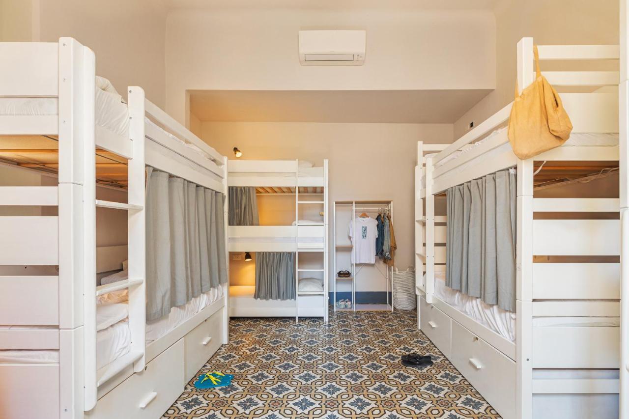 Posto Letto in Dormitorio con 10 Letti