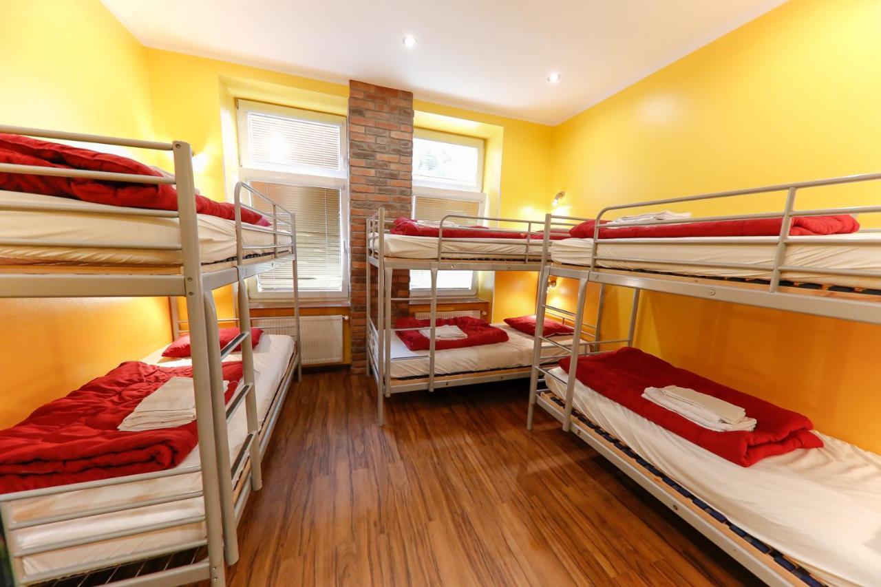 Posto Letto in Dormitorio Misto con 6 Letti