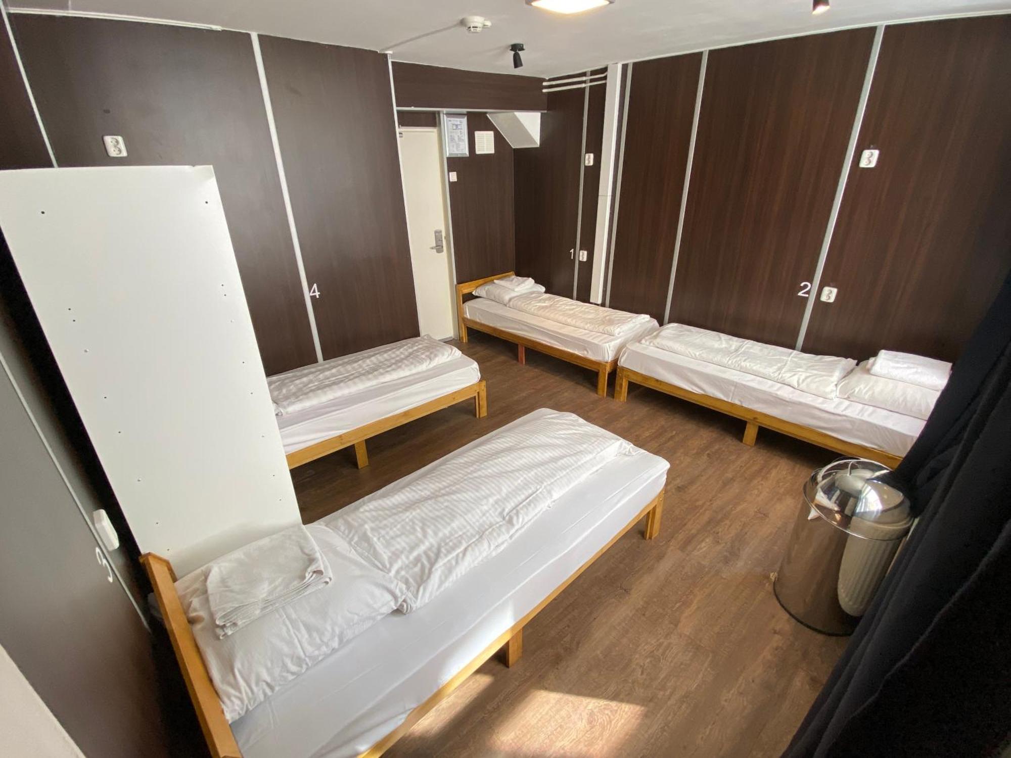 Vierbettzimmer mit eigenem Bad