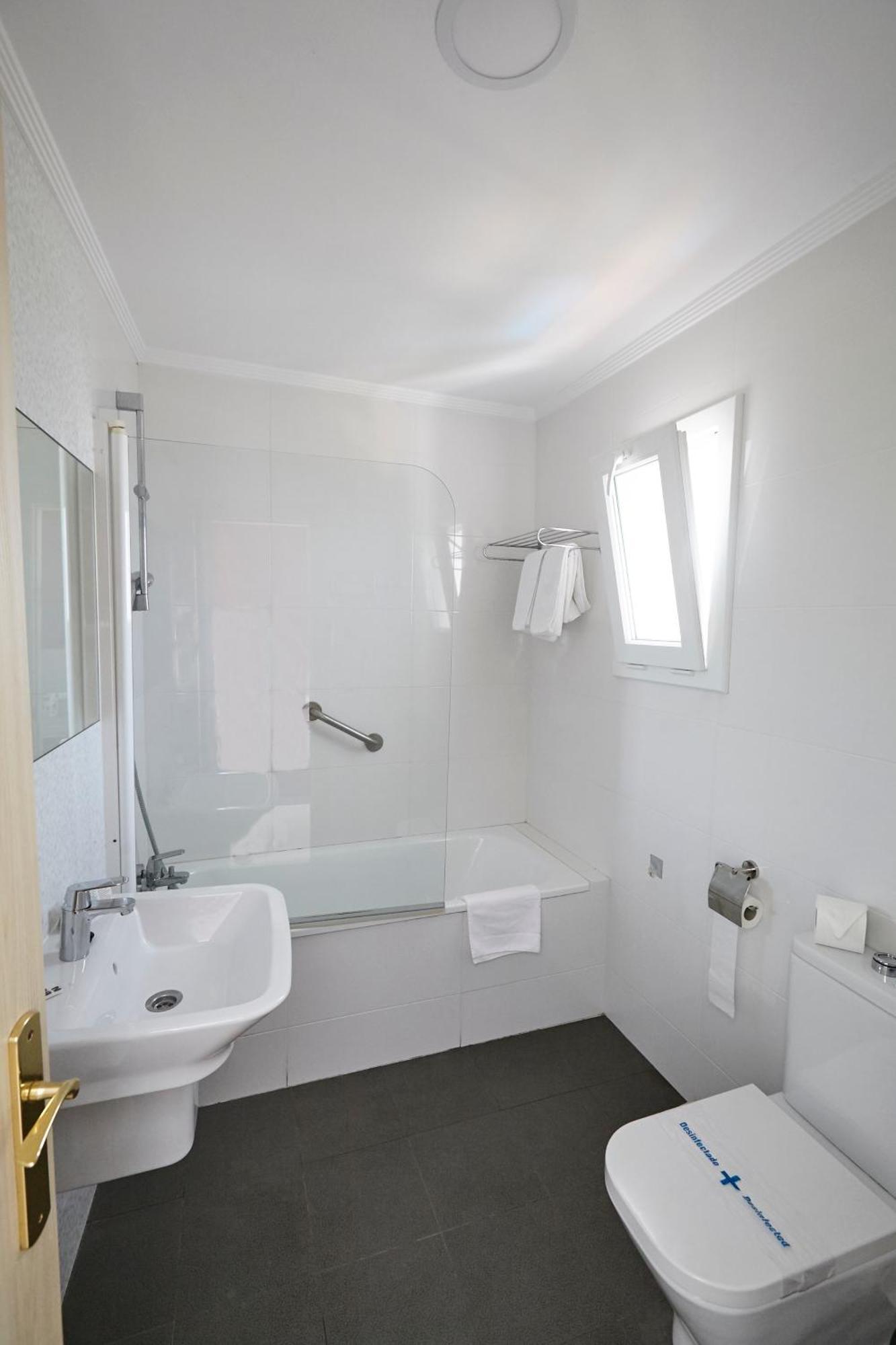 Double or Twin Room with Terrace
