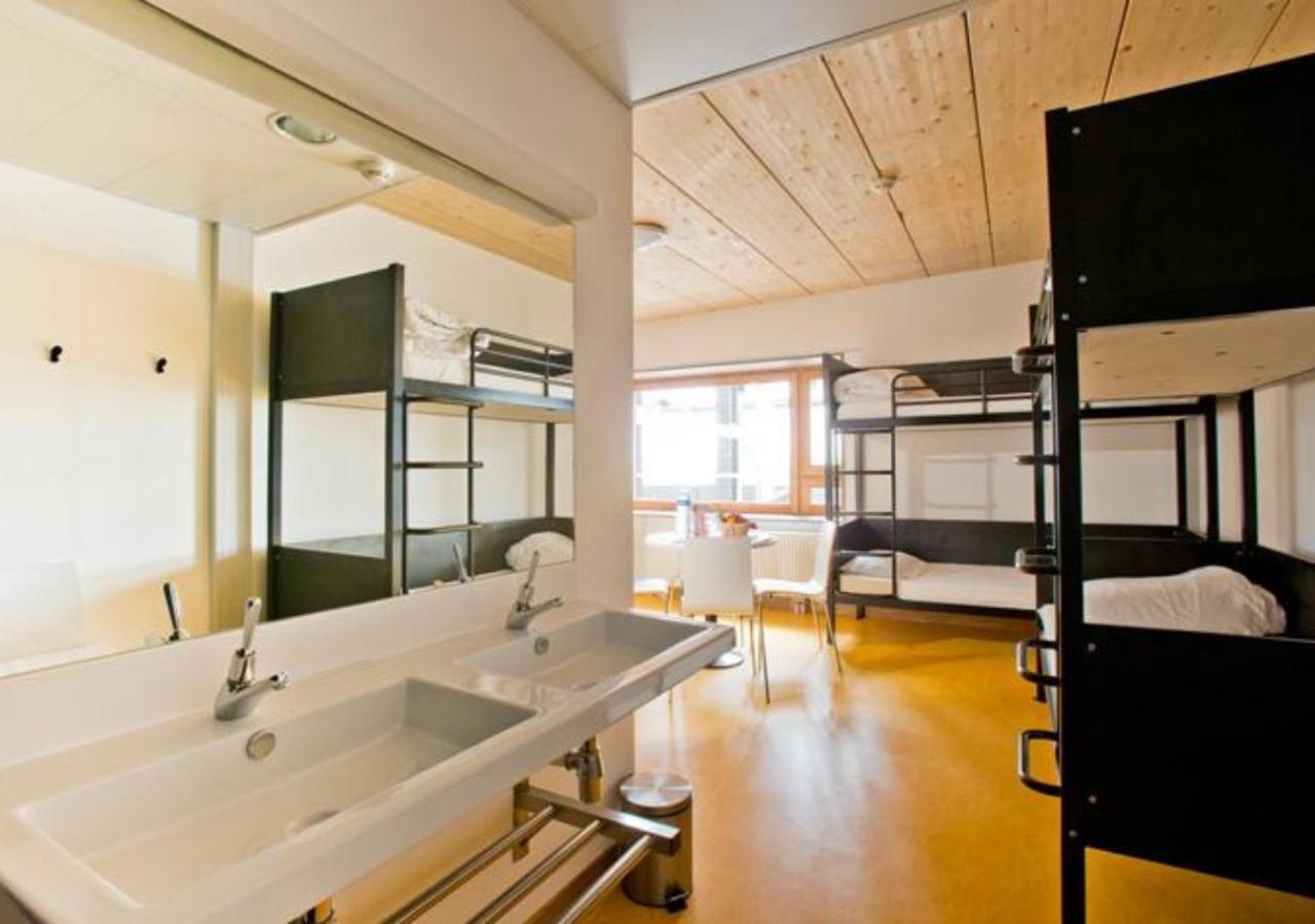 Chambre pour 6 Personnes avec Douche Privative - Toilettes Communes