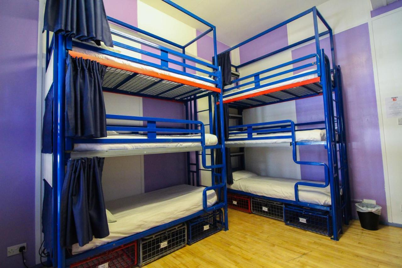 Einzelbett im Frauenschlafsaal mit 12 Betten