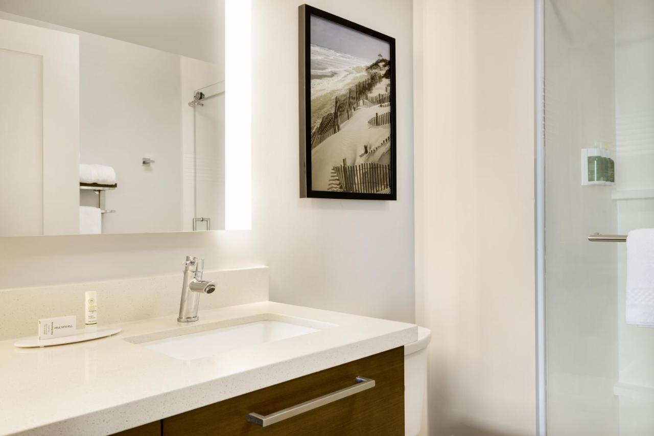 1 Bedroom Suite, 1 King, Sofa bed, Ocean view