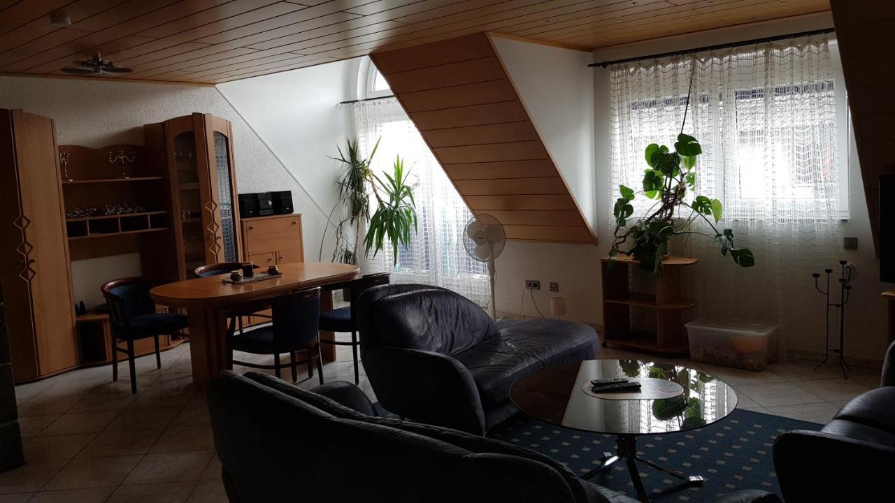 Apartment mit Balkon