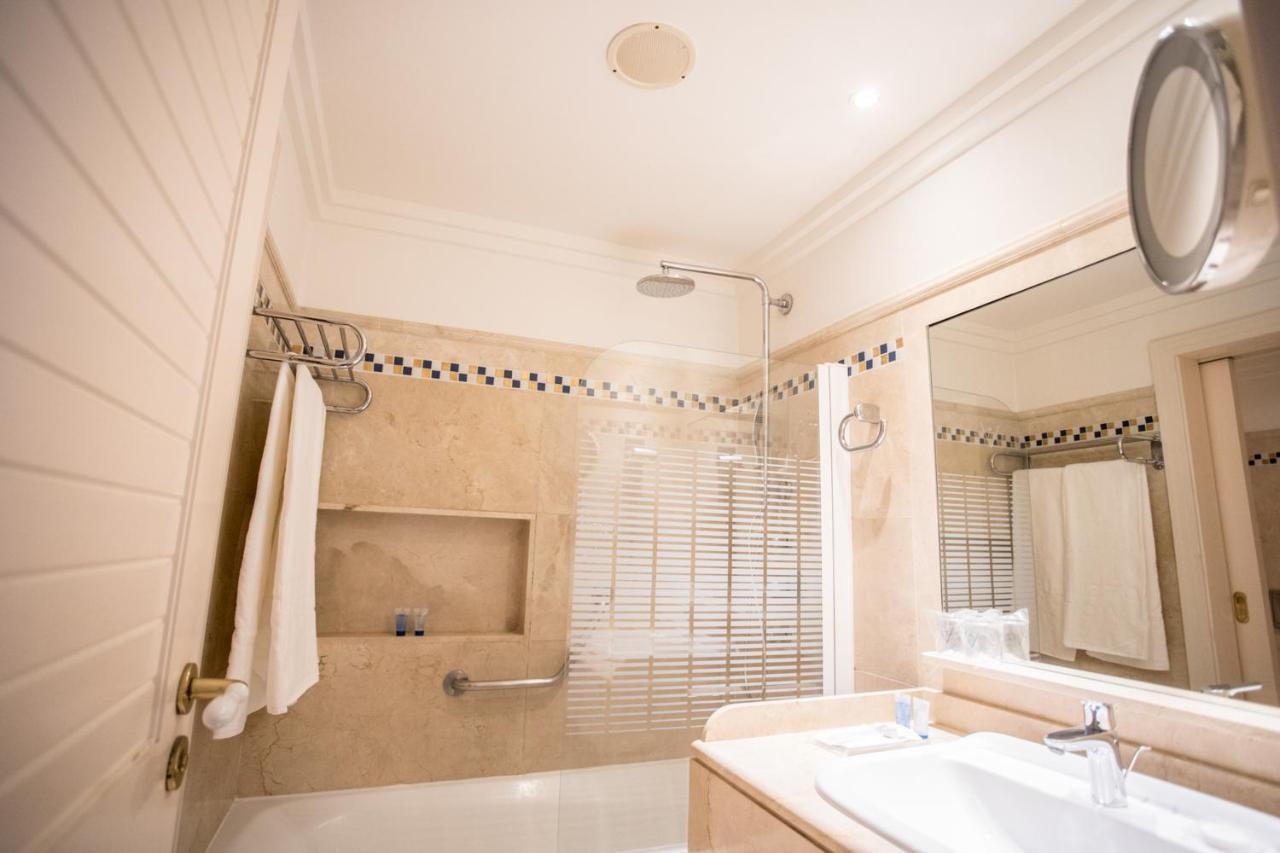 Double or Twin Room with Front Sea View and Extra Bed (2 Adults & 1child)