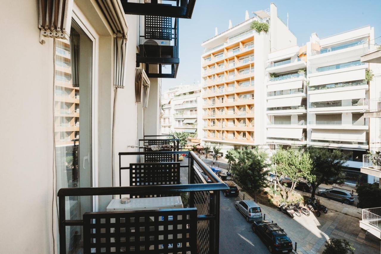 Estúdio Urbano com Varanda e Vista Rua