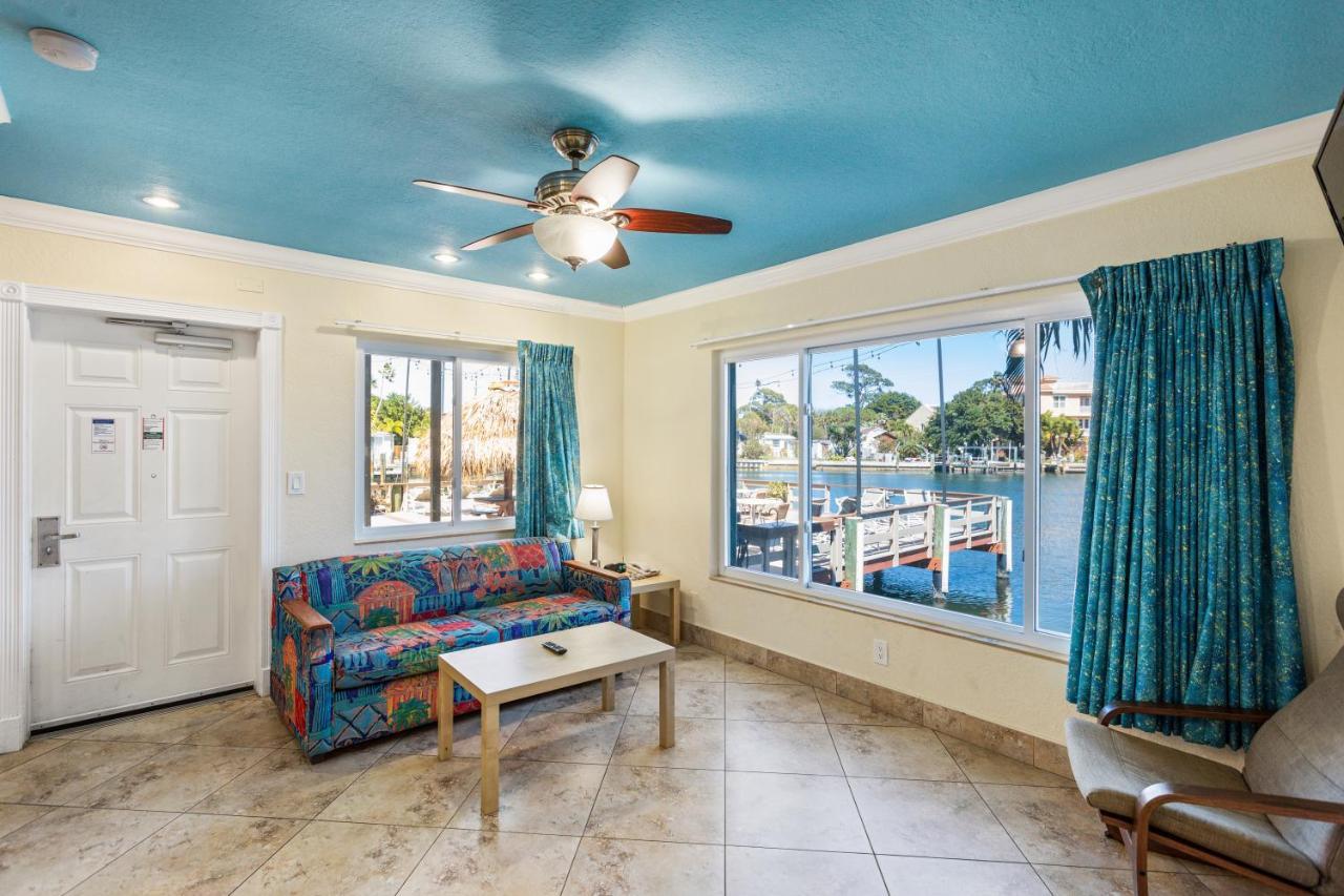 Deluxe One Bedroom Suite: 1 Queen Bed and 1 Sleeper Sofa