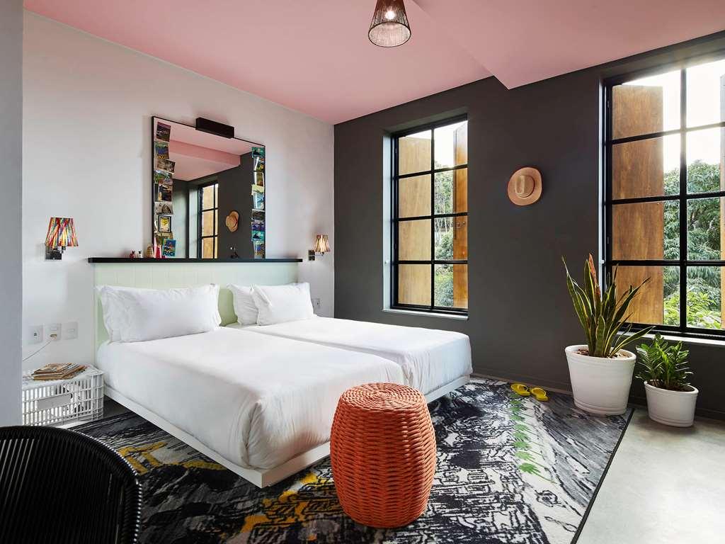 Quarto Clássico com 2 Camas de Solteiro