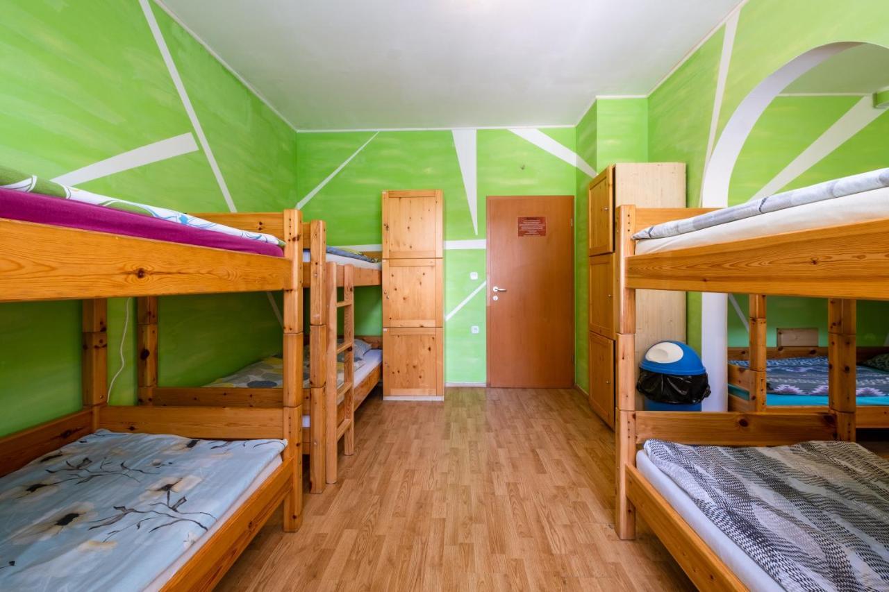 Posto Letto in Dormitorio Misto con 10 Letti