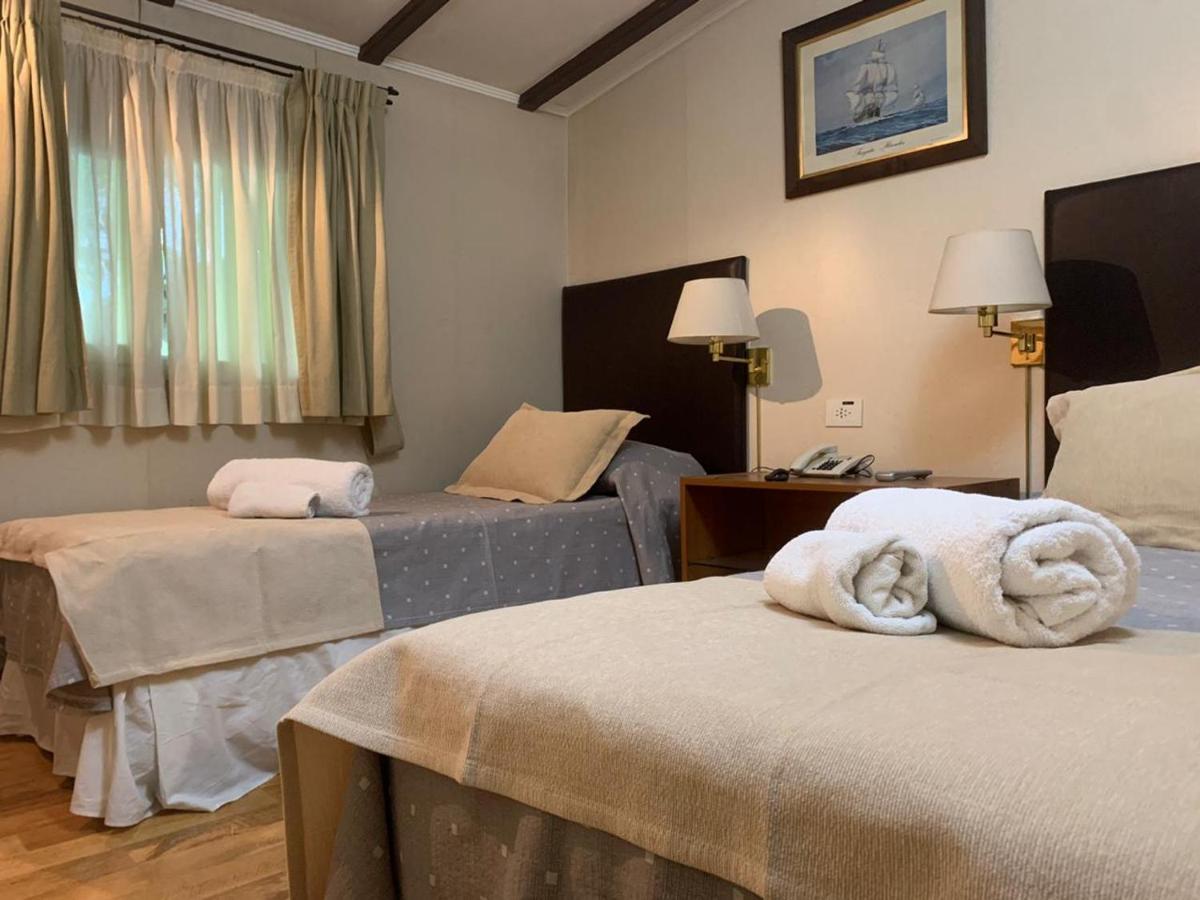 Quarto com 2 Camas de Solteiro