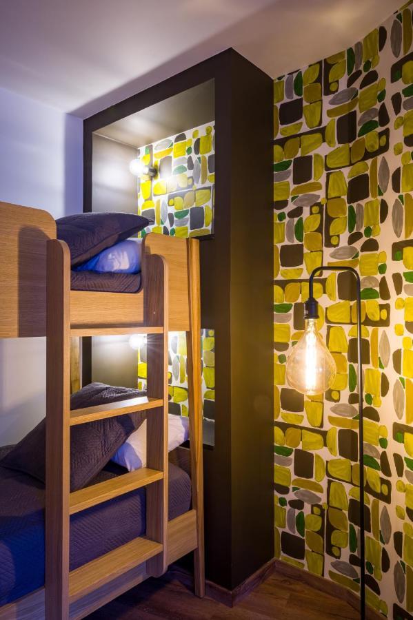 Mixed Dormitory Room,1065991324:JPEG