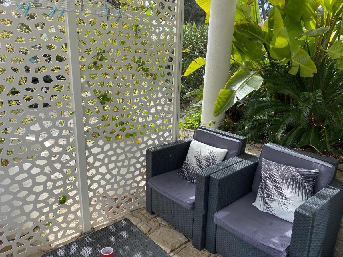Studio Poolside,1066669102:JPEG