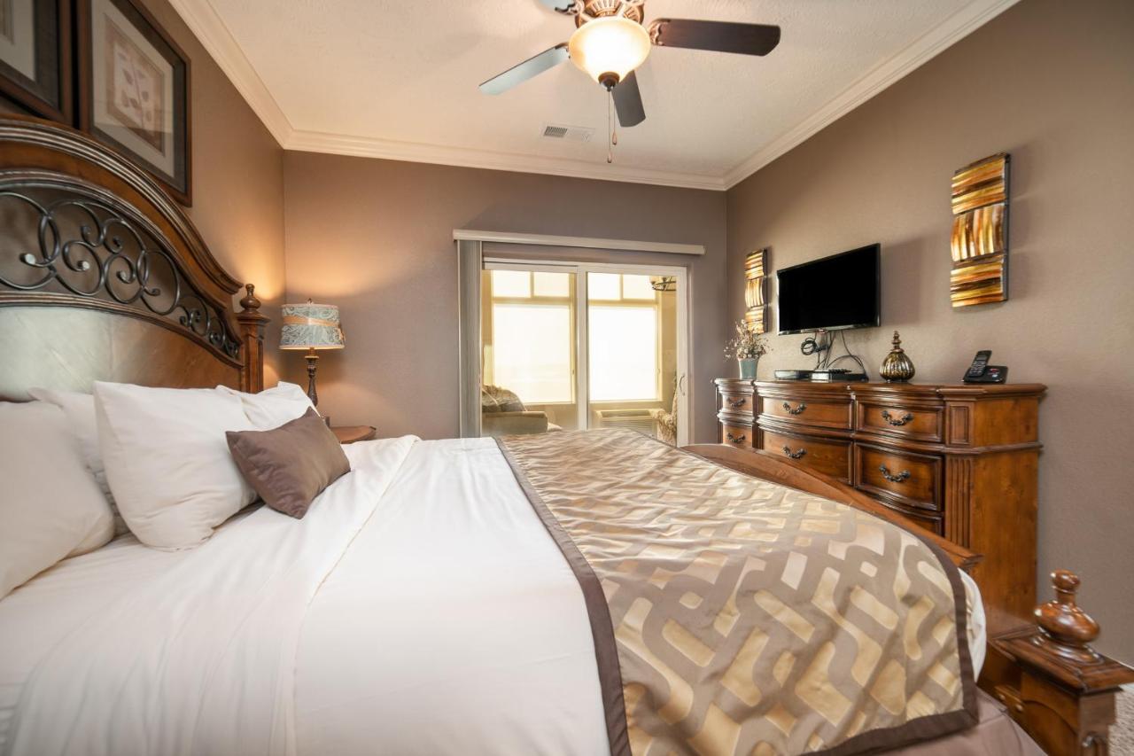 Three-Bedroom Apartment with Lake View