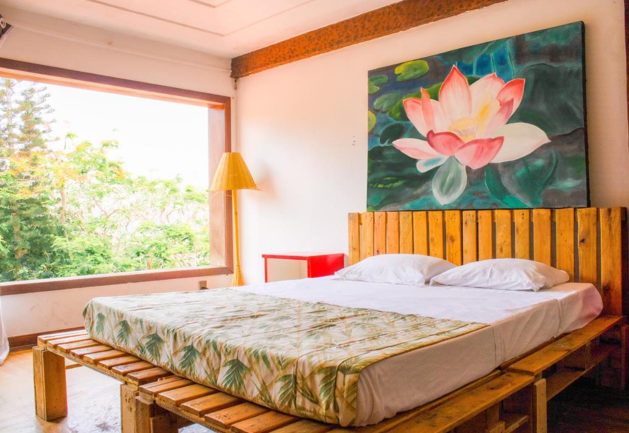 Quarto Superior com Vista Parcial do Mar