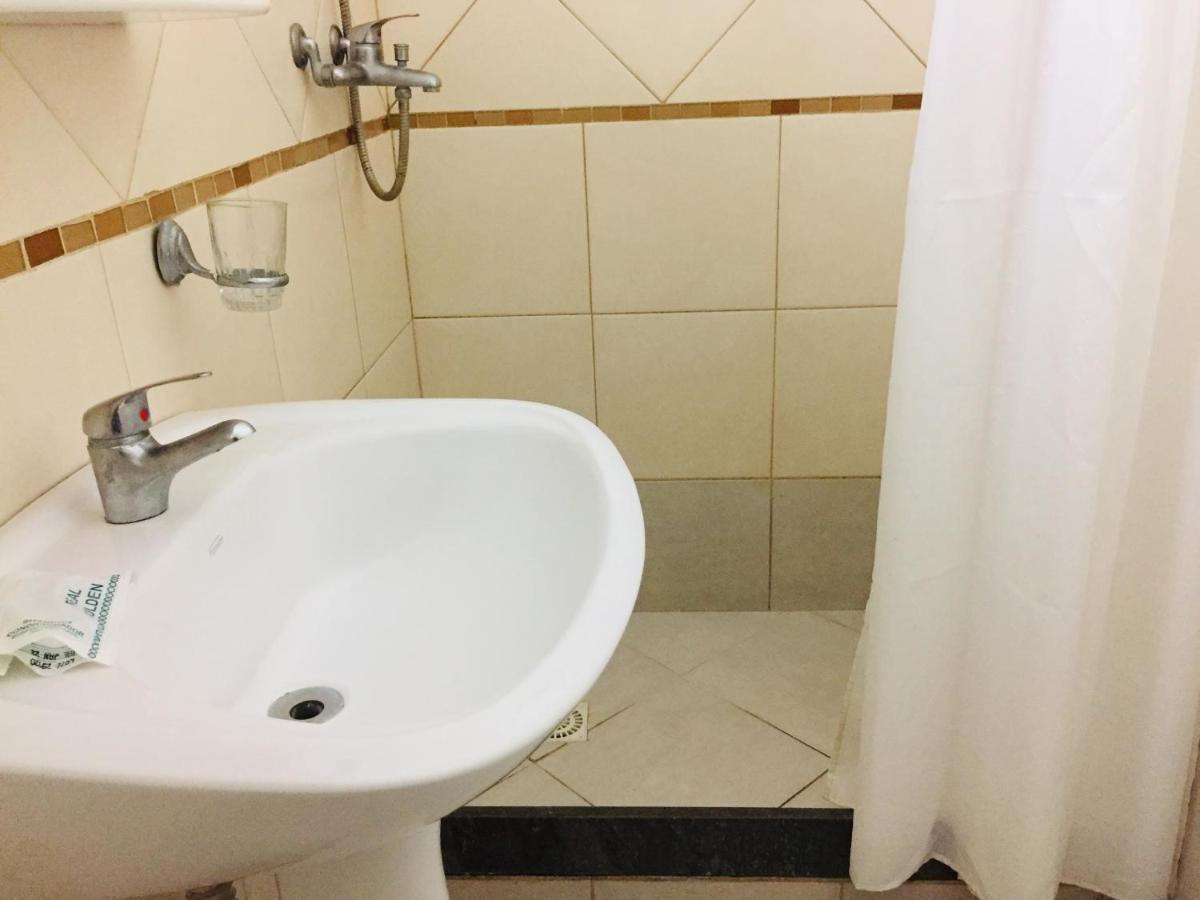 Quarto Standard com Cama de Casal ou 2 de Solteiro
