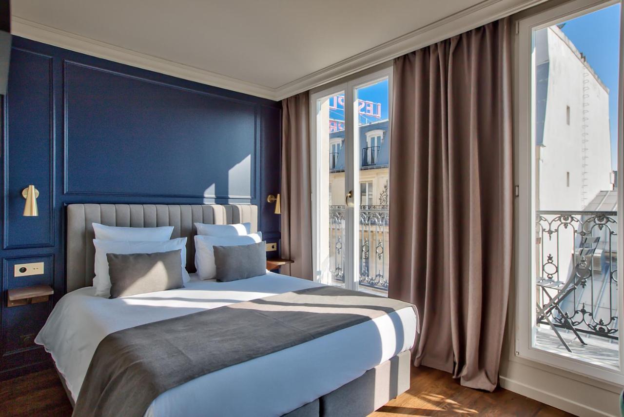 Zimmer mit Queensize-Bett und Balkon