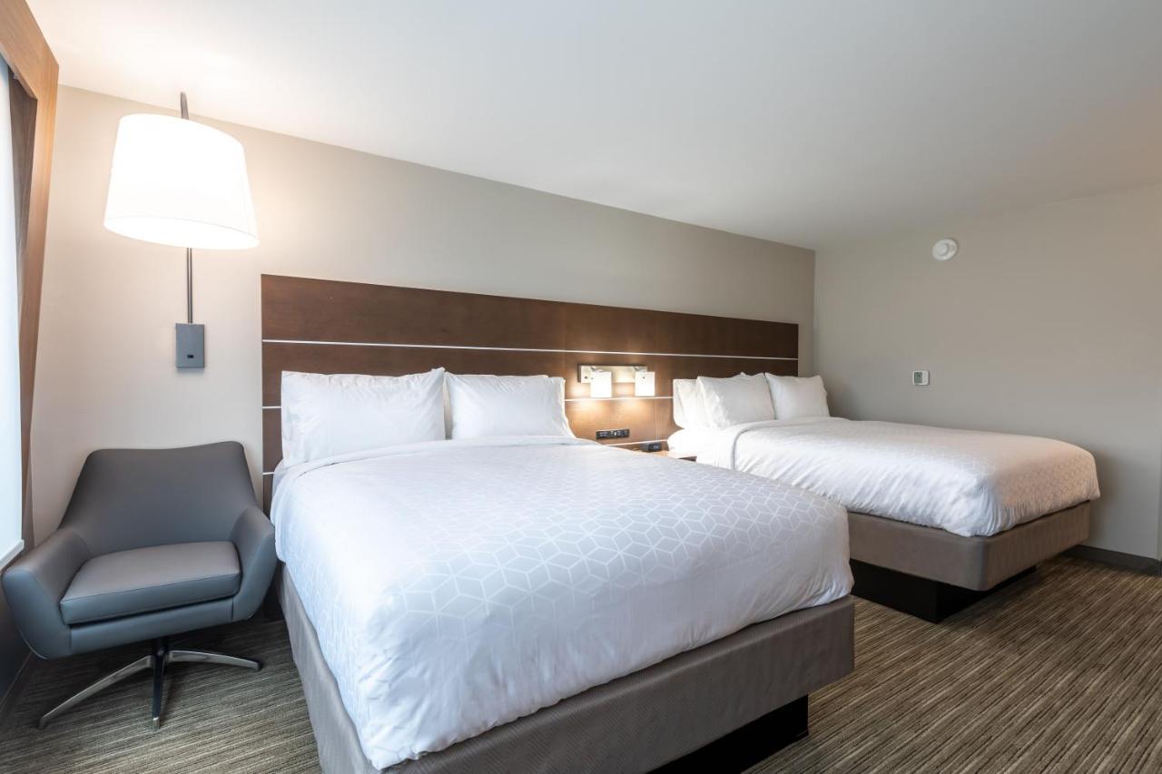 Standard Queen Room with Two Queen Beds