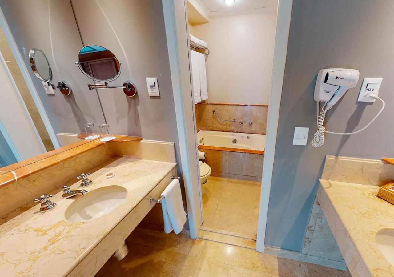 Suite Queen com Banheira de Hidromassagem