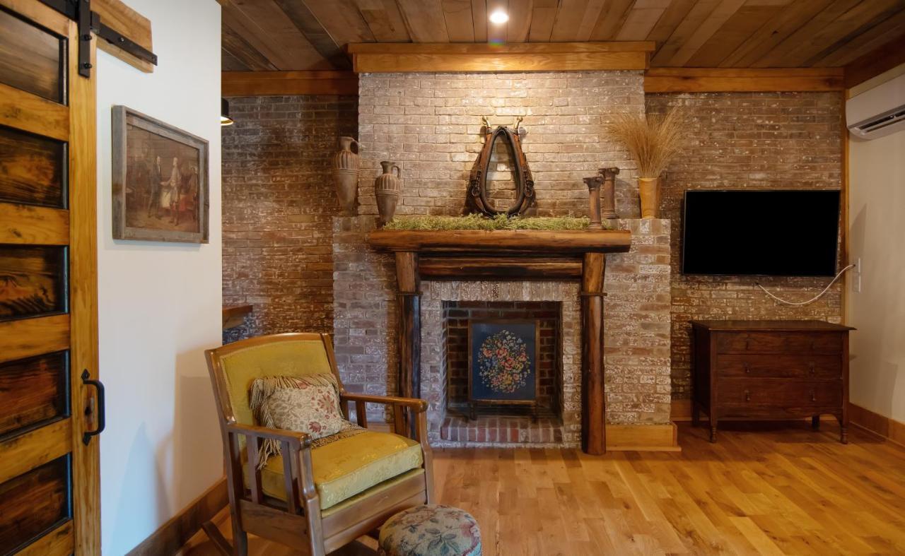 Deluxe King Room,1589652351:JPEG