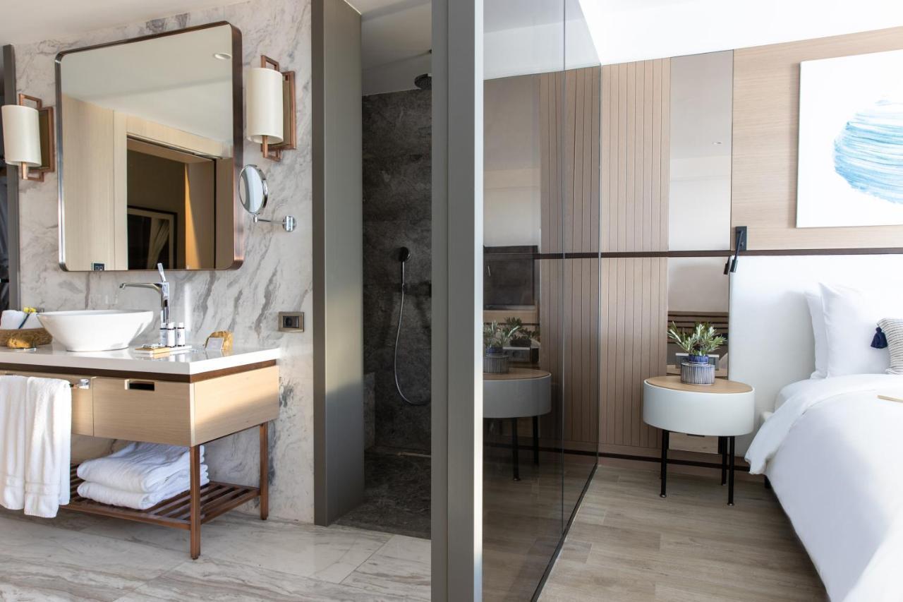 Deluxe Atrium View Room