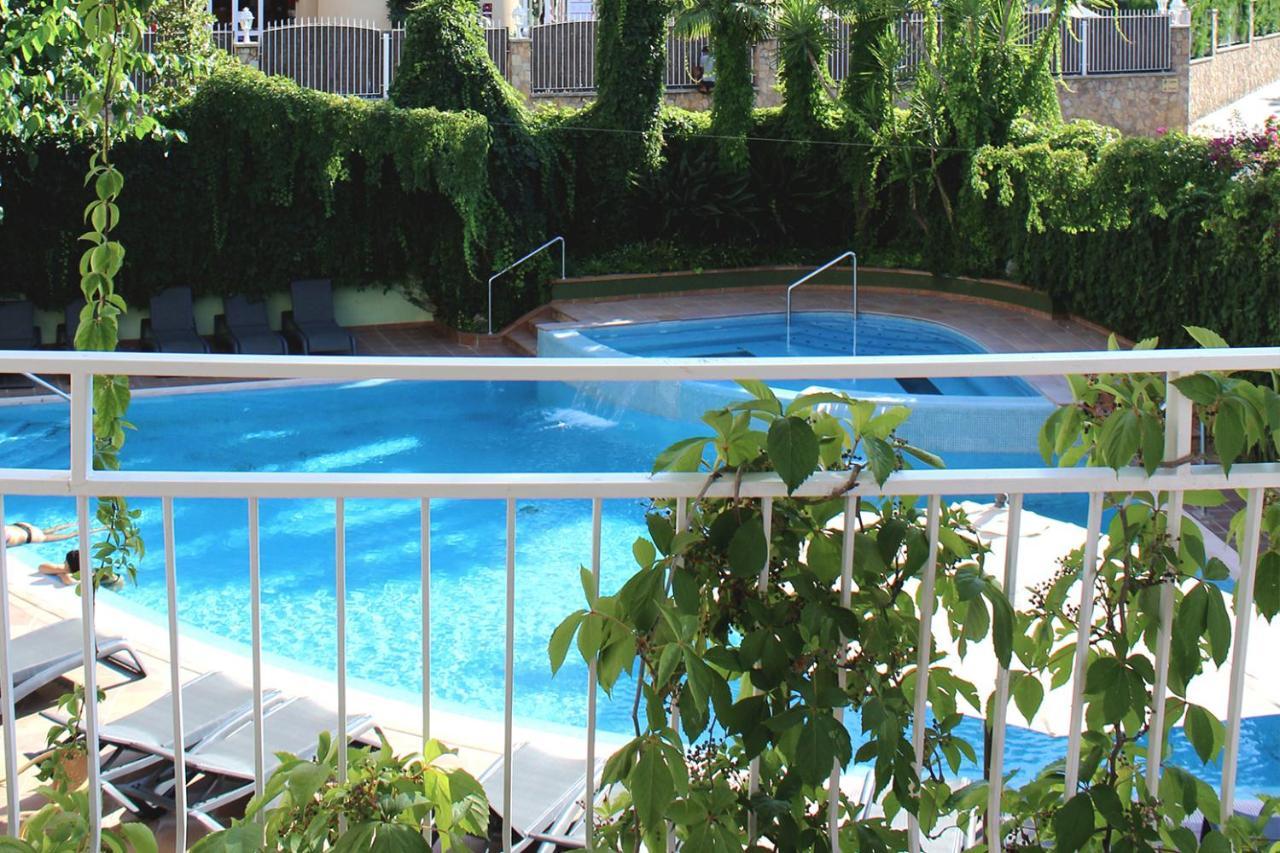 Twin Room Pool View,1163129112:JPEG
