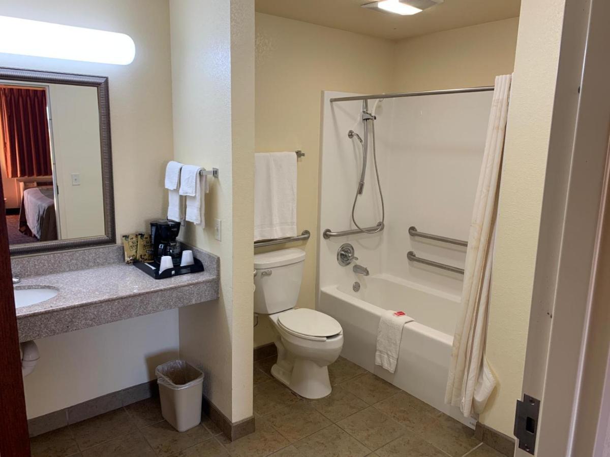 King Room - Accessible/Non-Smoking