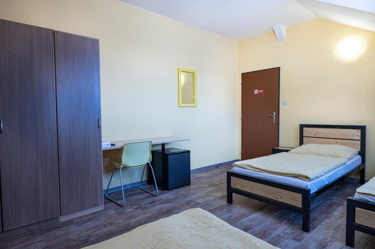Dreibettzimmer mit Gemeinschaftsbad