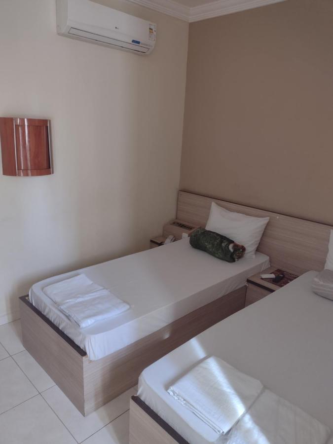 Quarto com 2 Camas de Solteiro