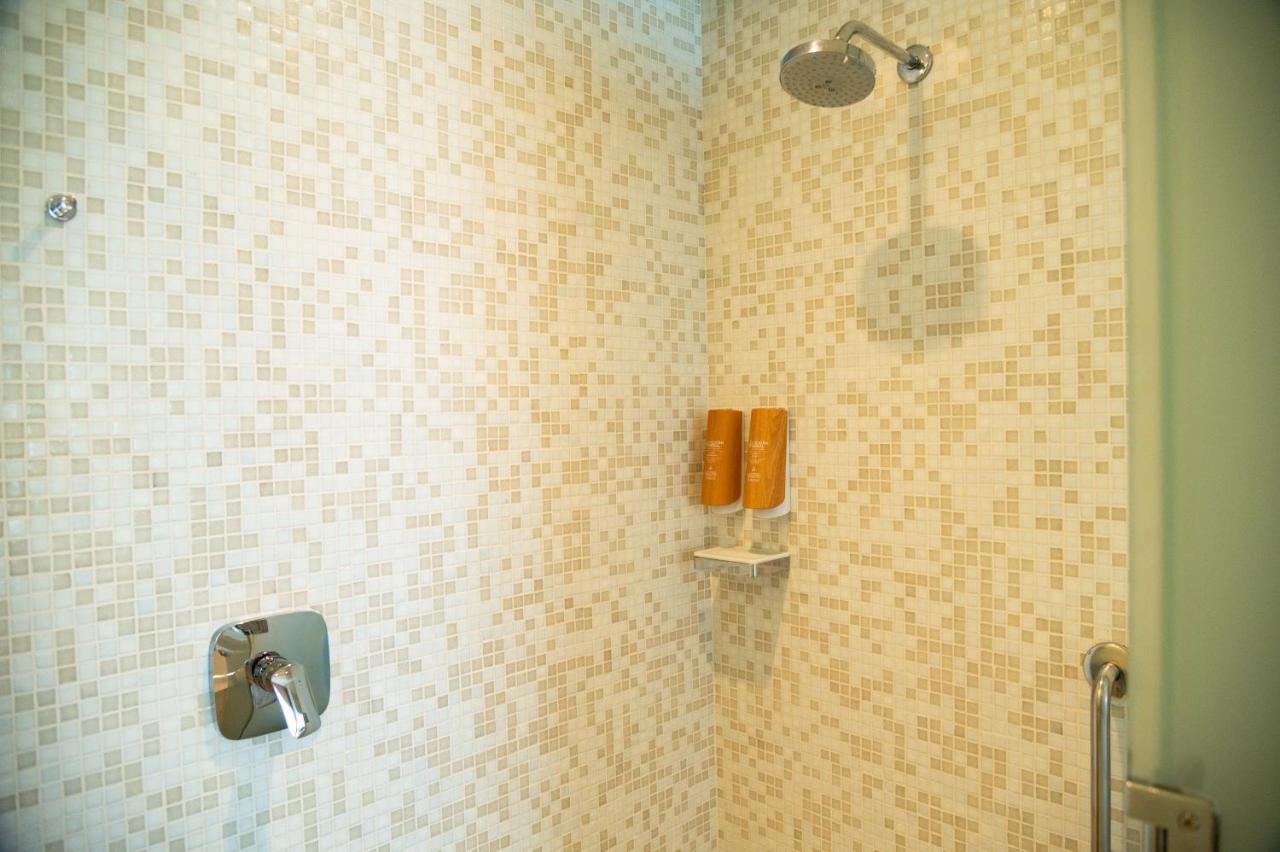 Zimmer mit Kingsize-Bett zur Meerseite mit direktem Poolzugang - nur für Erwachsene