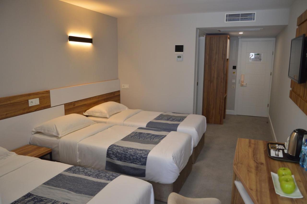 Dreibettzimmer mit Balkon