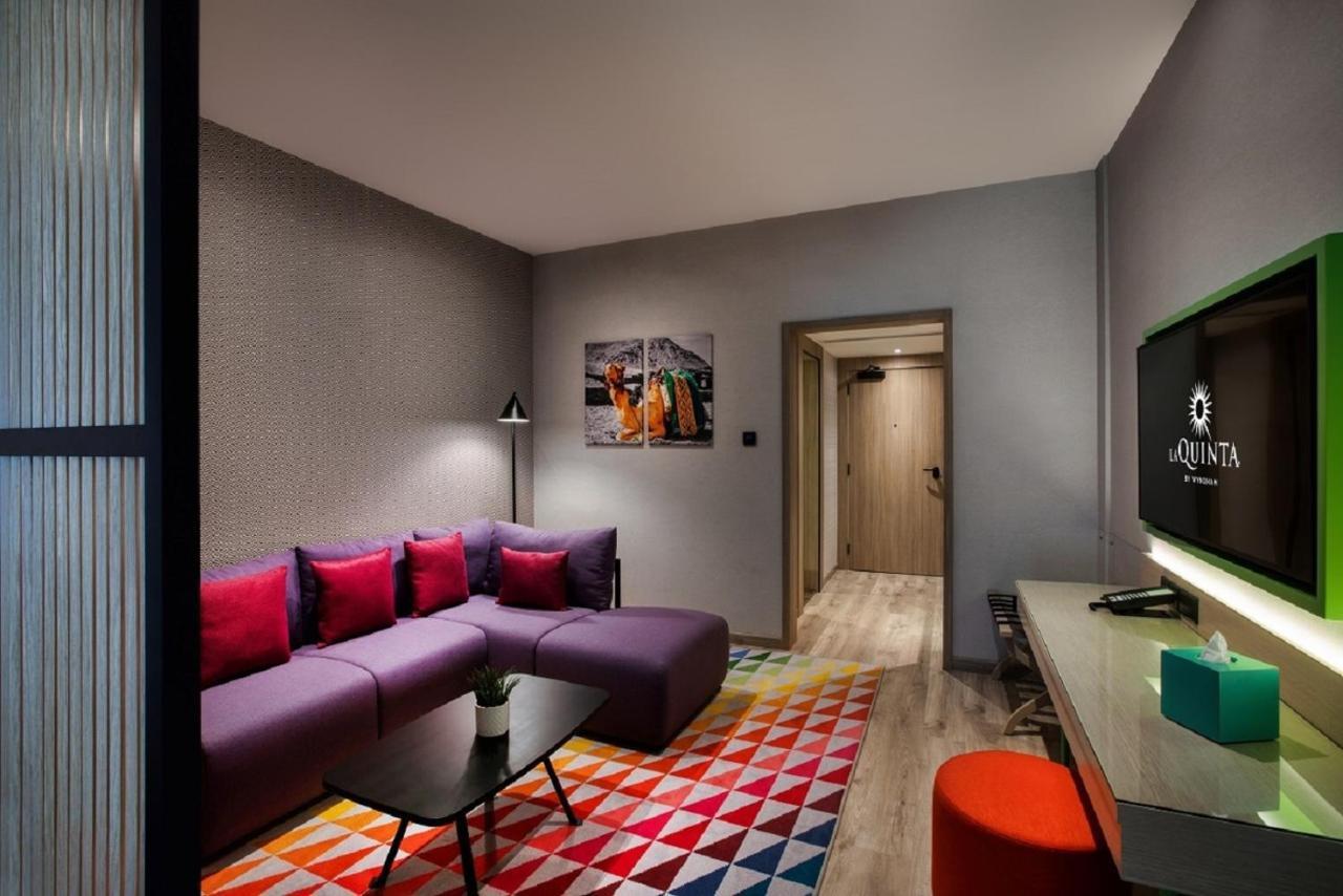 Junior Suite mit 1 Kingsize-Bett – kostenloser Transfer zum Strand La Mer, der Dubai Mall und dem U-Bahnhof Burj Khalifa