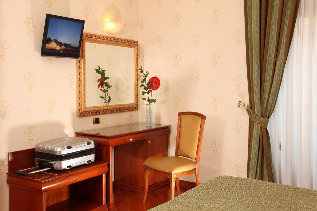 Quarto com Cama de Casal ou 2 de Solteiro