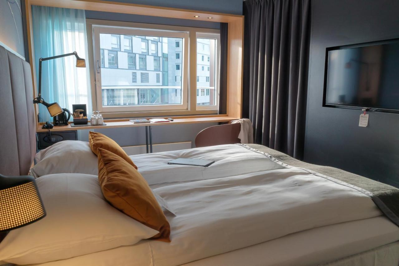 Zimmer mit Kingsize-Bett