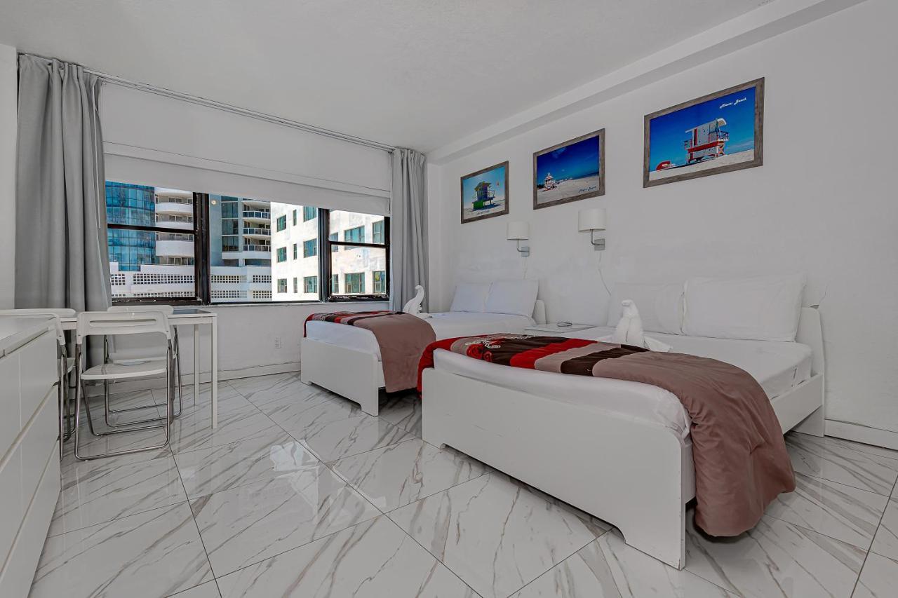 540 Studio with Pool View