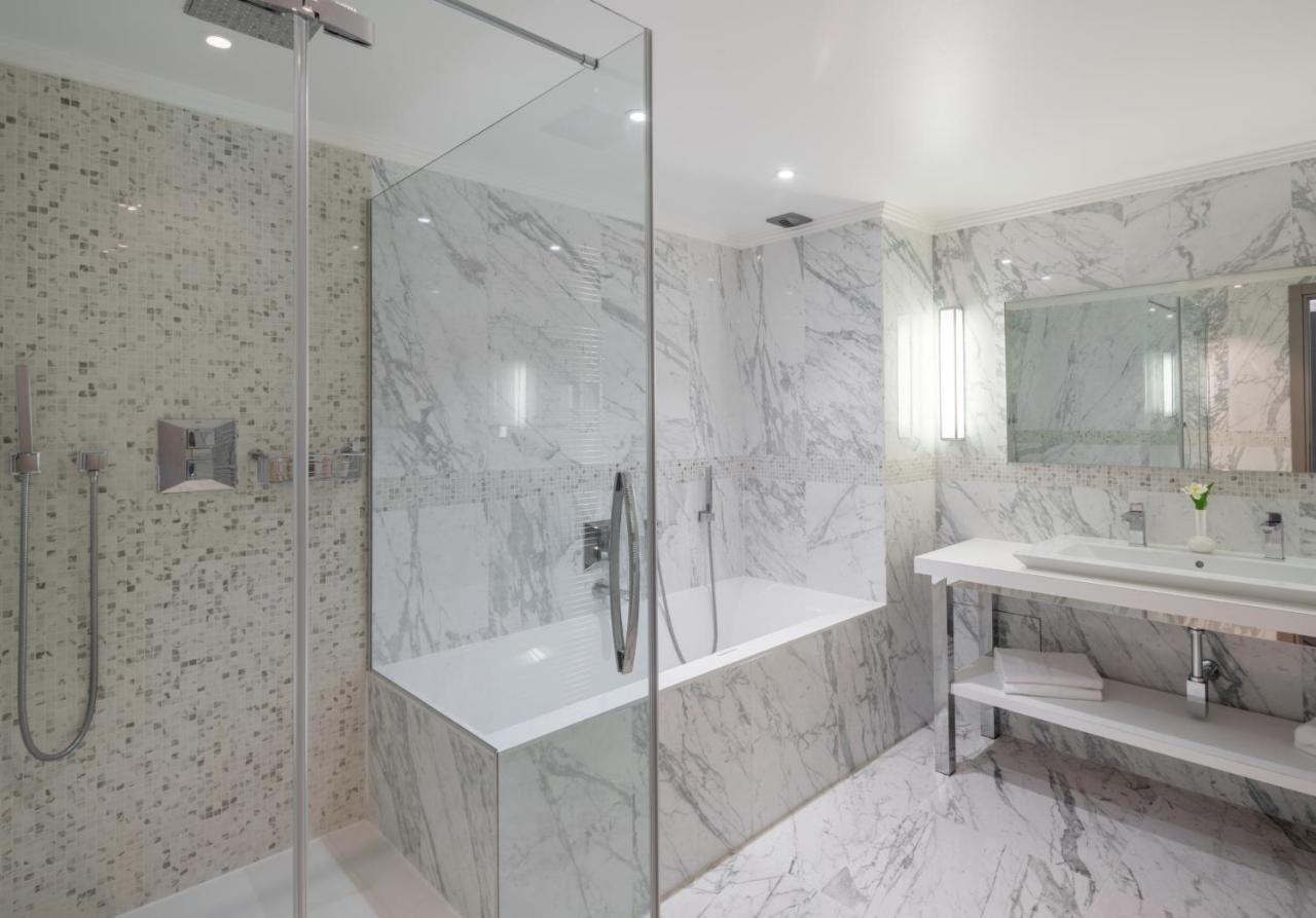 Familiensuite mit Balkon
