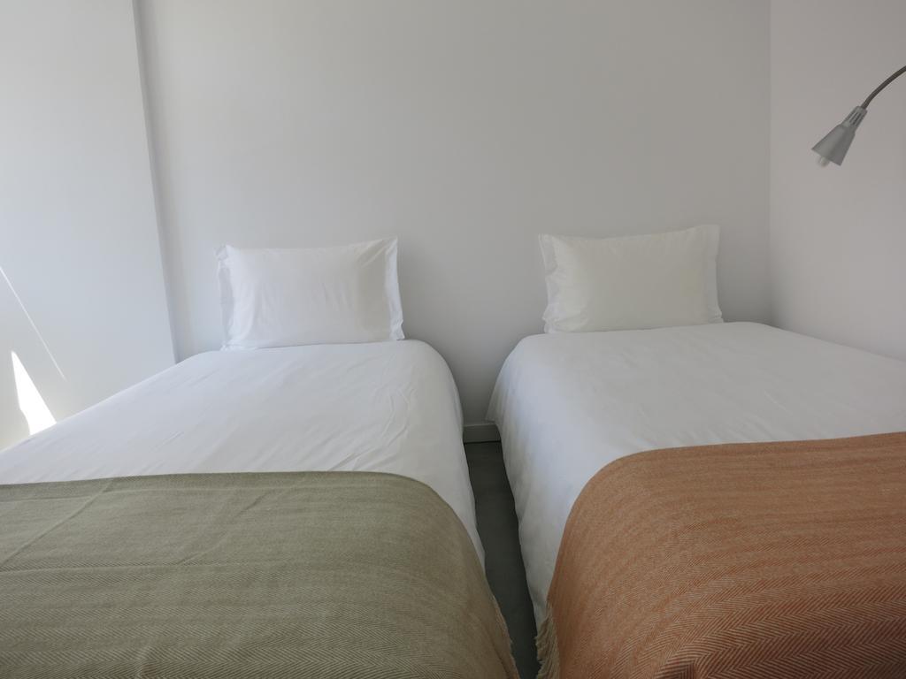 Quarto com Cama de Casal ou 2 de Solteiro e Chuveiro