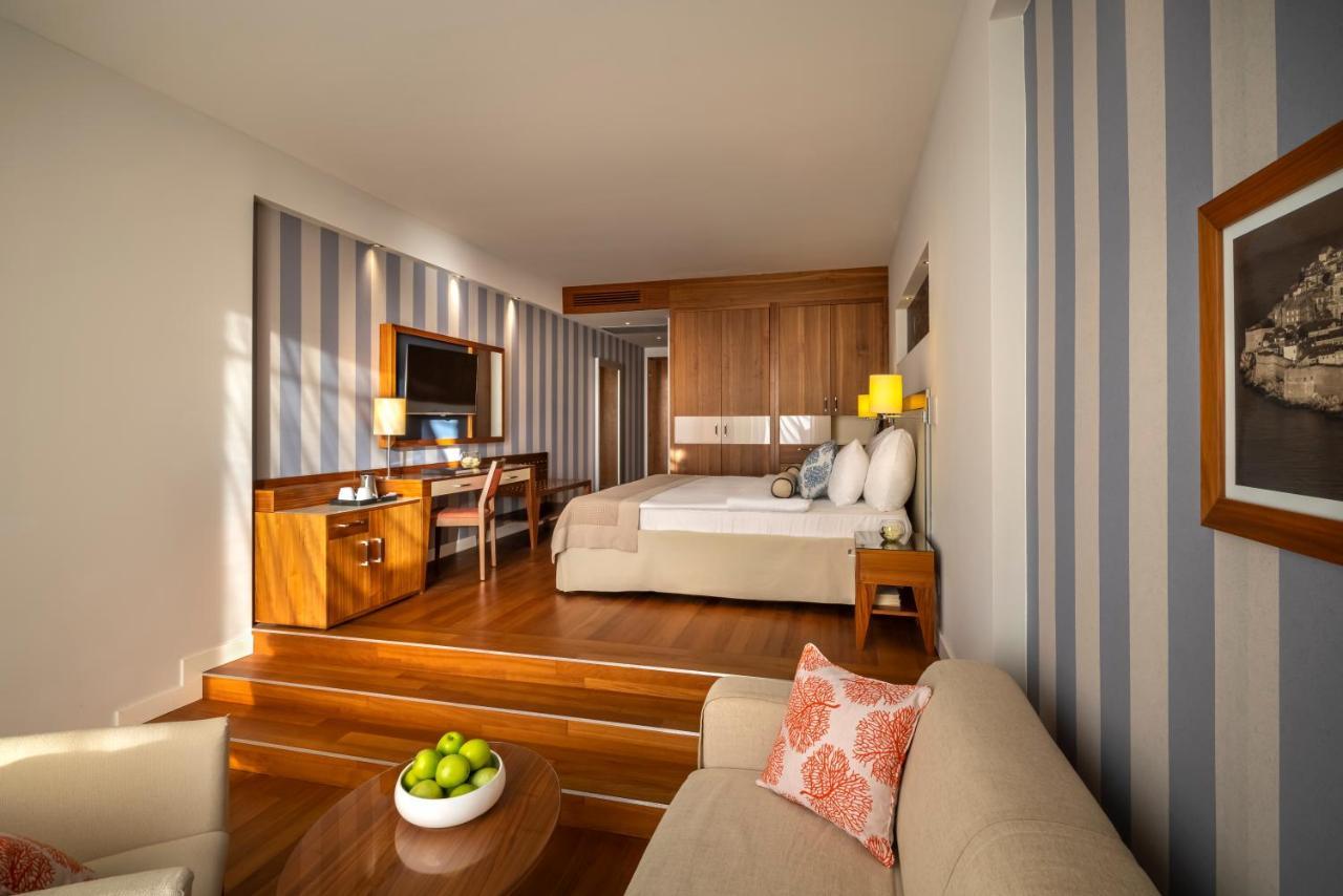 V Level Room for 2+1 Seaview