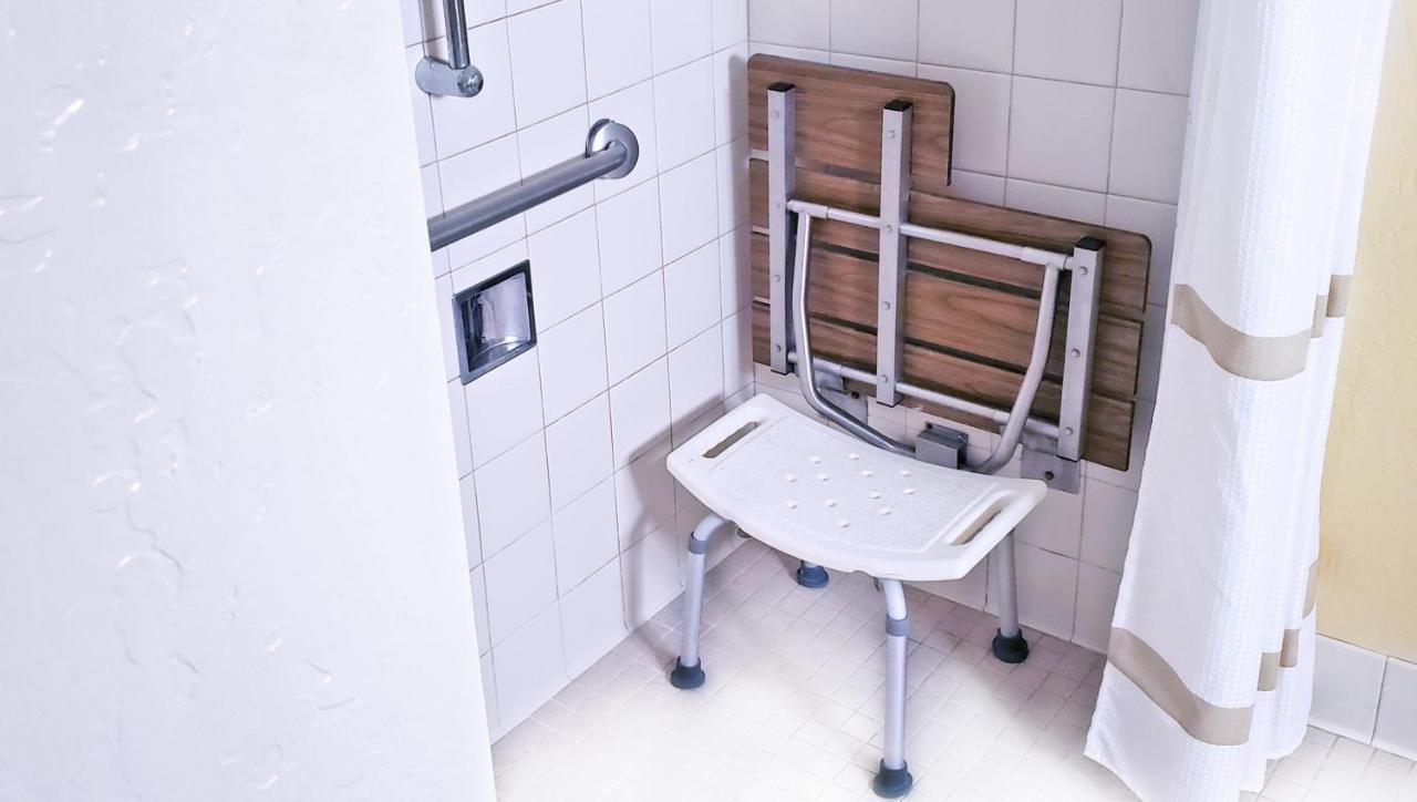 Chambre Lit King-Size - Accessible aux Personnes à Mobilité Réduite