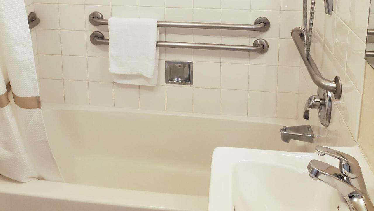 Chambre Double avec 2 Lits Doubles - Accessible aux Personnes à Mobilité Réduite