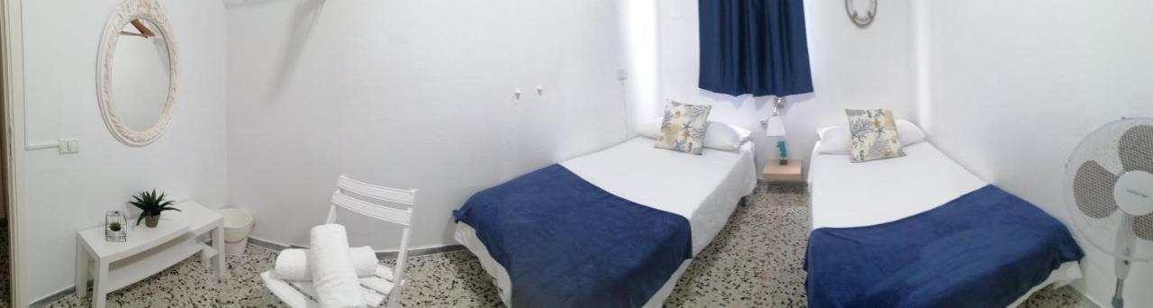 Chambre Lits Jumeaux avec Salle de Bains Commune