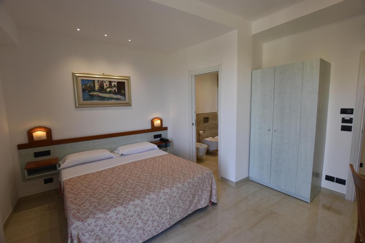 Chambre Double/Lits Jumeaux avec Vue Partielle sur Mer