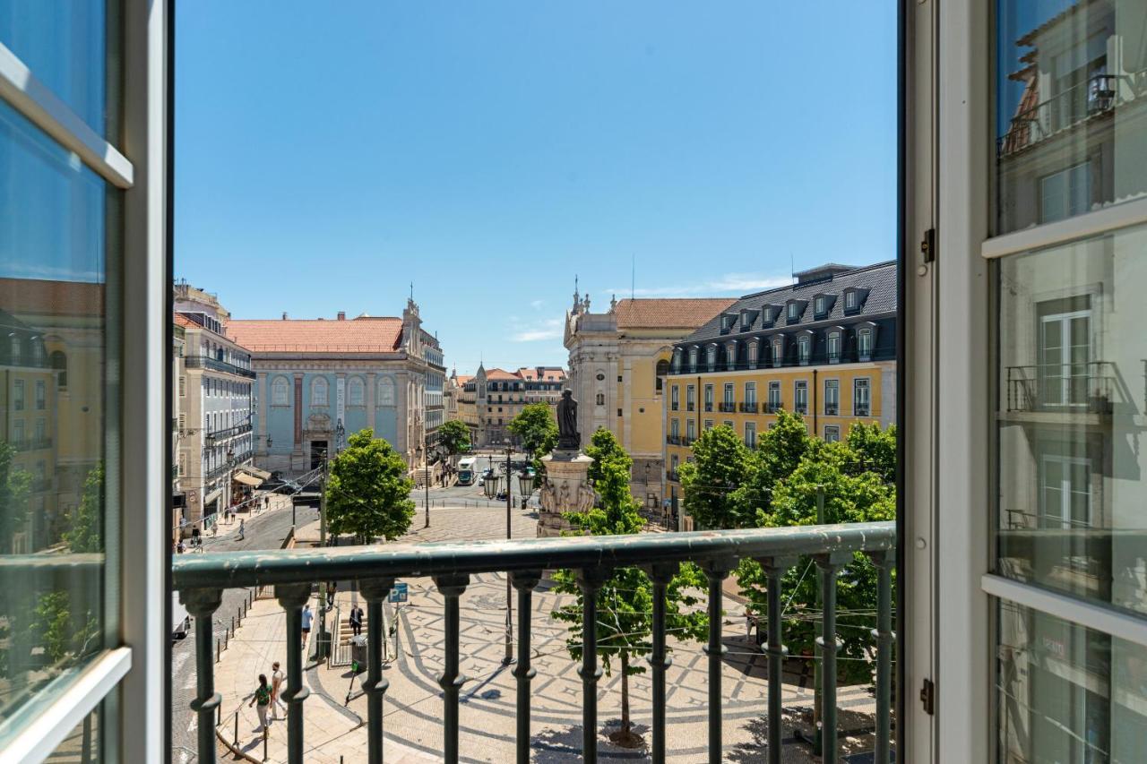 Deluxe 2-Bedroom Apartment with Square View