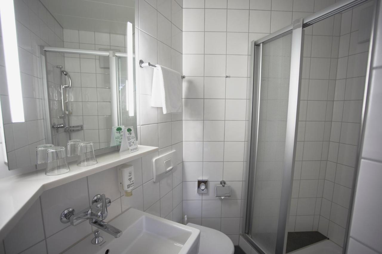 Quarto Individual com Cama de Casal